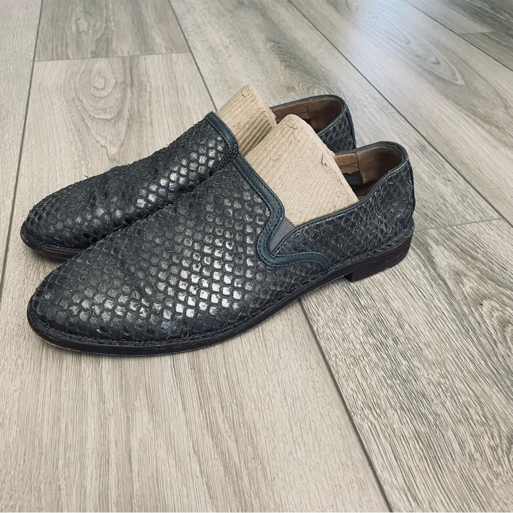 TRASK ALI PEWTER METALLIC SNAKE LOAFER, STYLE:36-2119, US SIZE 8.5